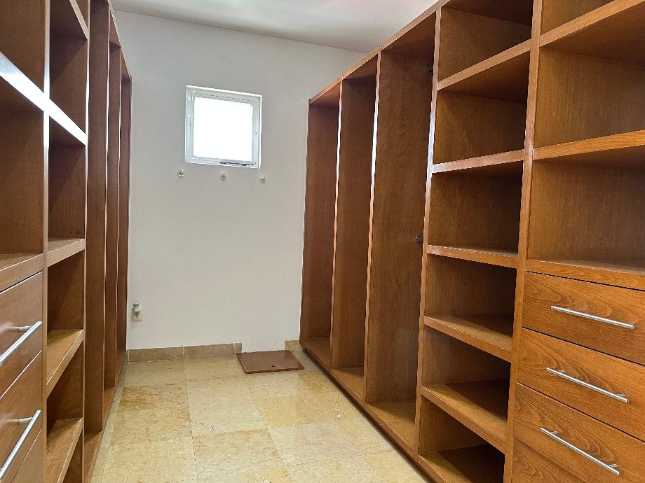 Querétaro, Querétaro, 76100, Mexico, 3 Bedrooms Bedrooms, ,4 BathroomsBathrooms,Residential,For Sale,1699269