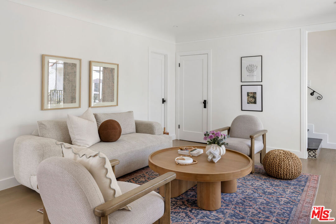 Los Angeles, California, 90036, United States, 2 Bedrooms Bedrooms, ,2 BathroomsBathrooms,Residential,For Sale,1897120