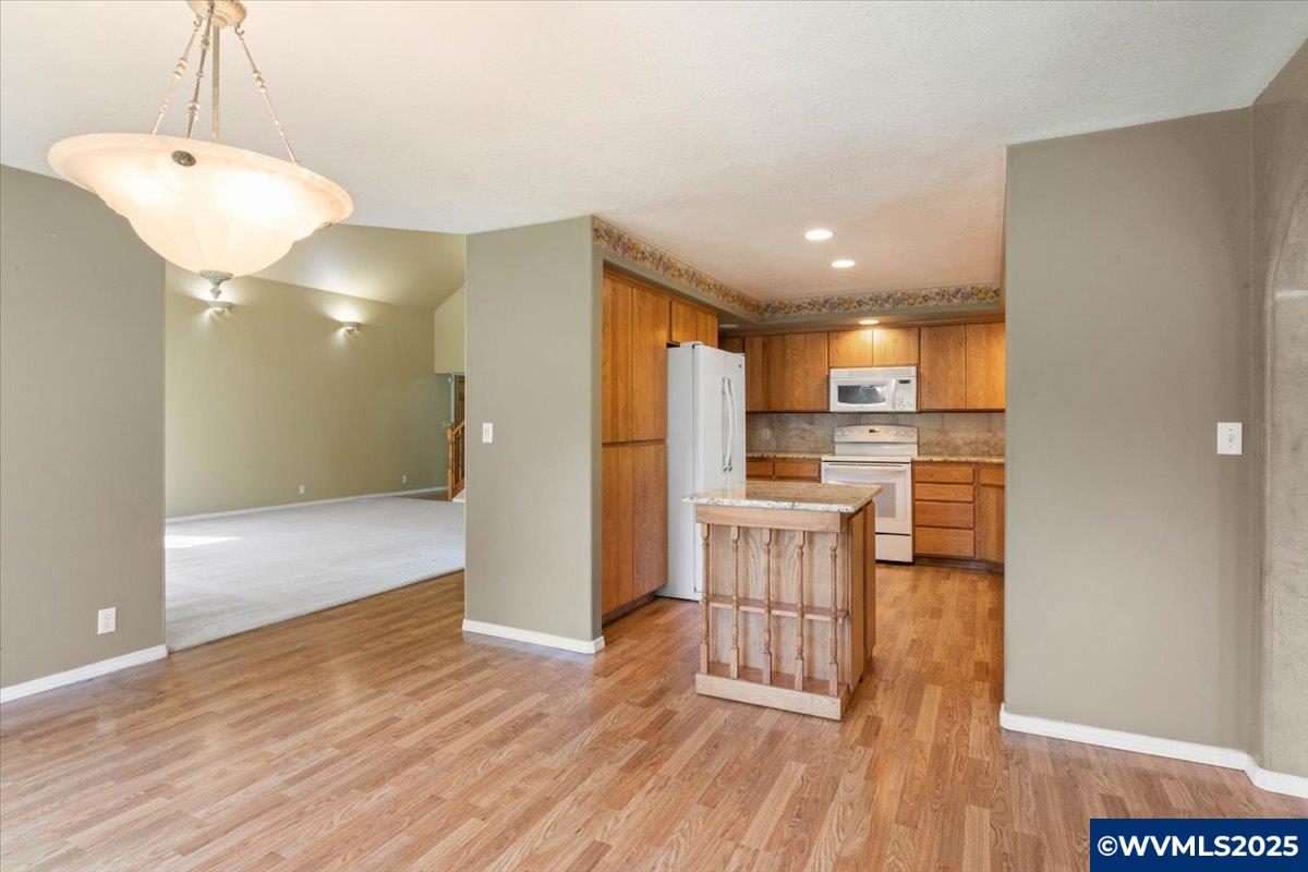 Lebanon, Oregon, 97355, United States, 3 Bedrooms Bedrooms, ,2 BathroomsBathrooms,Residential,For Sale,1991965