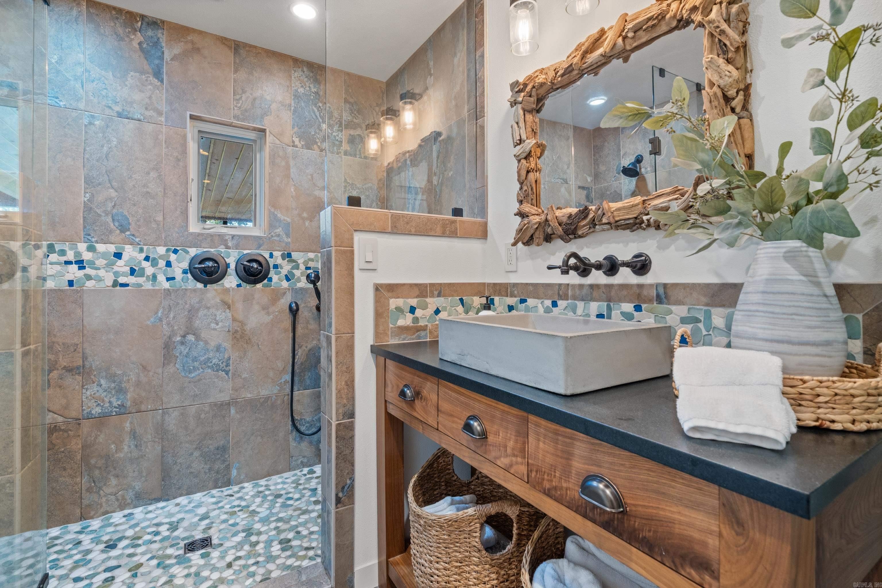 Hot Springs, Arkansas, 71913, United States, 3 Bedrooms Bedrooms, ,3 BathroomsBathrooms,Residential,For Sale,1905821