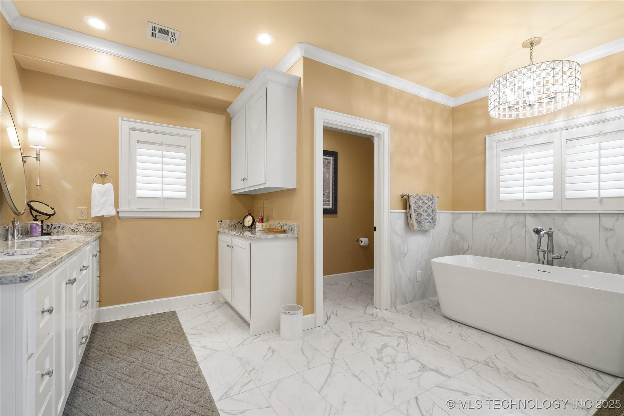 Muskogee, Oklahoma, 74403, United States, 4 Bedrooms Bedrooms, ,5 BathroomsBathrooms,Residential,For Sale,1980676