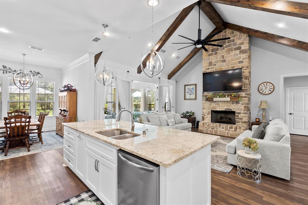 Lindale, Texas, 75771, United States, 4 Bedrooms Bedrooms, ,4 BathroomsBathrooms,Residential,For Sale,1903867