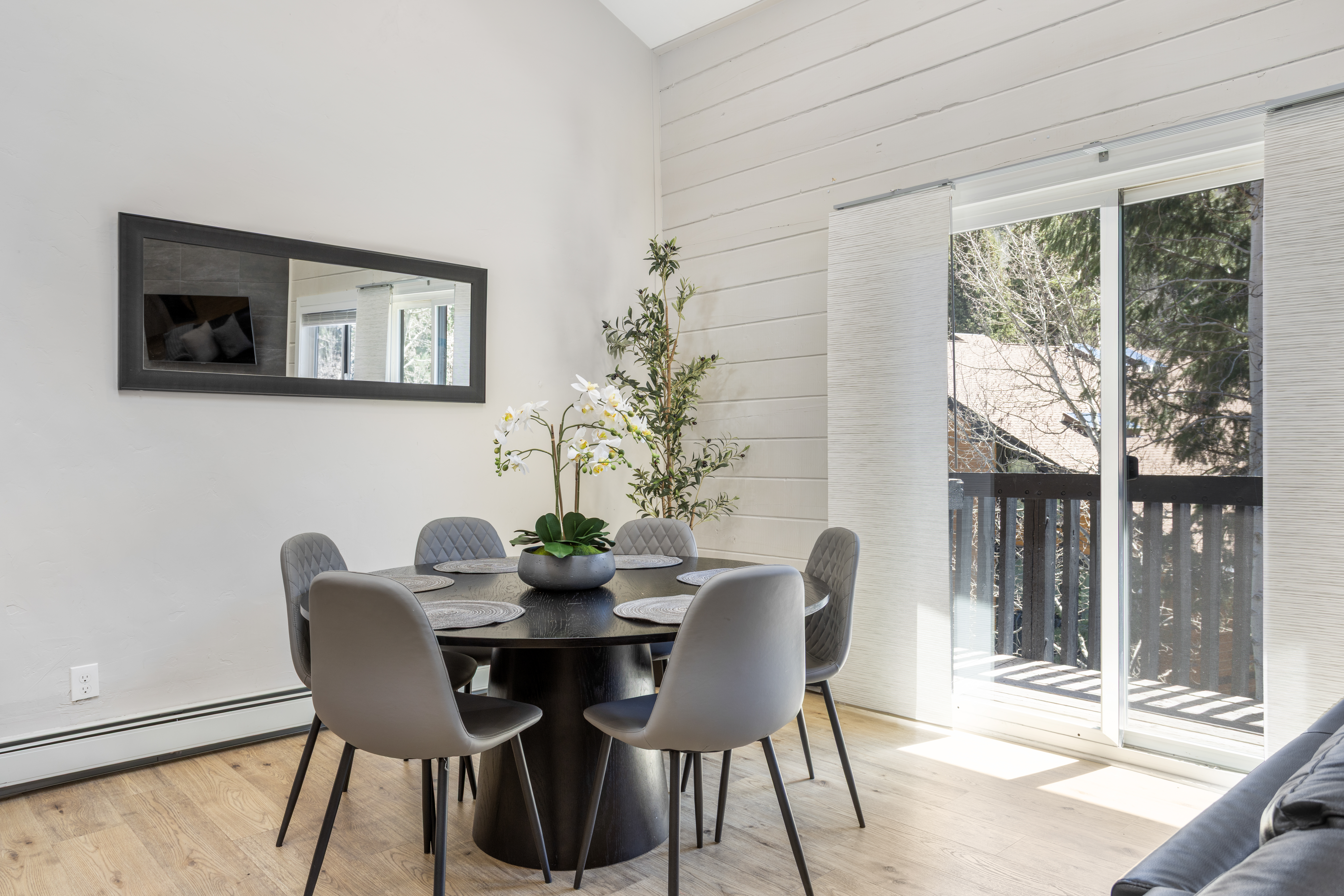  Beautifully Renovated Residence in the Interlochen Neighborhood - 物件實景