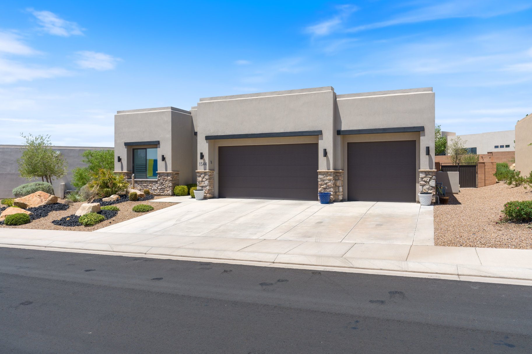  One Level, Private Pool, 3-Car Garage and Views in Pocket Mesa - 物件實景
