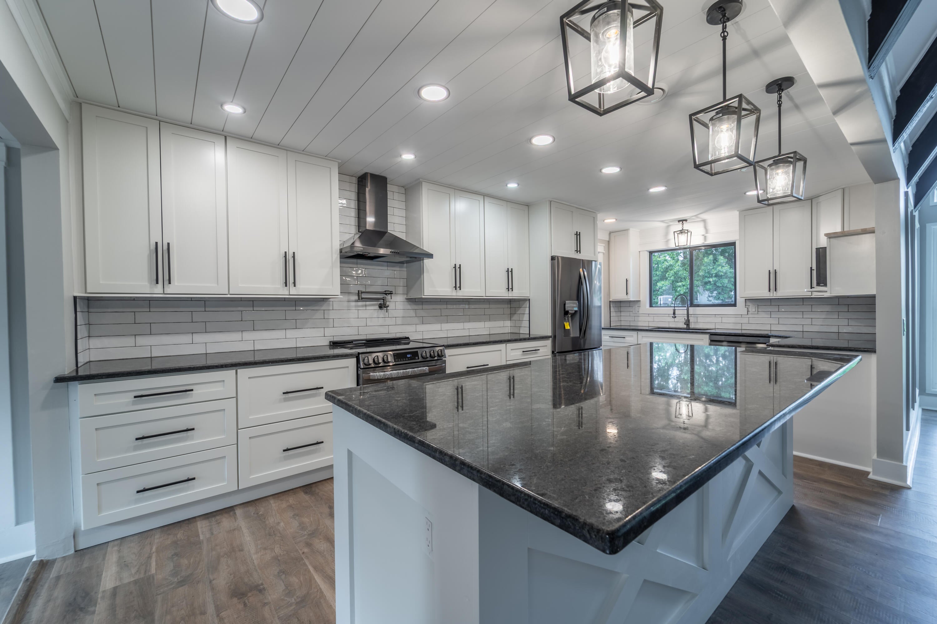 Berea, Kentucky, 40403, United States, 4 Bedrooms Bedrooms, ,4 BathroomsBathrooms,Residential,For Sale,1979235