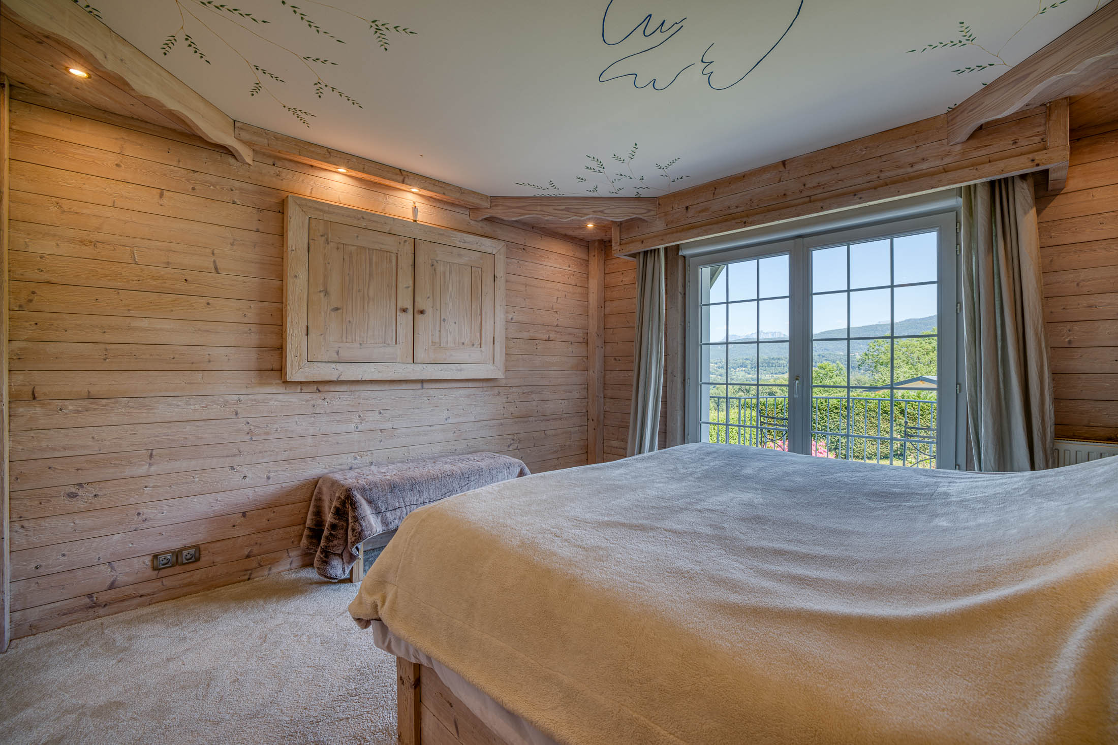  Nestled between lake and mountains, an outstanding family estate with swimming … - 物件實景