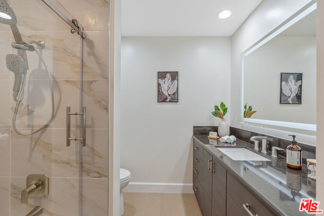 Beverly Hills, California, 90212, United States, 2 Bedrooms Bedrooms, ,3 BathroomsBathrooms,Residential,For Sale,1891933