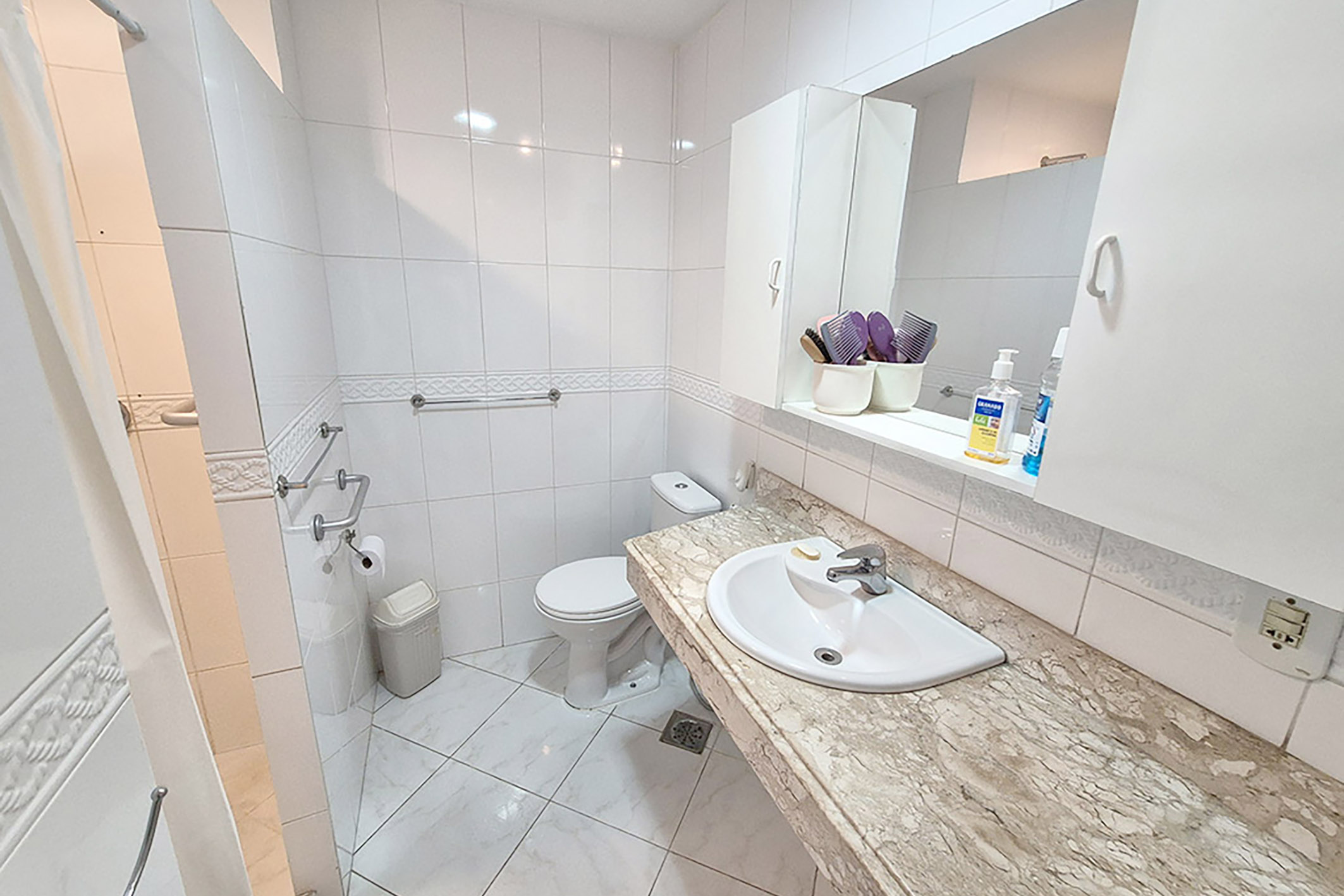  Apartment with a Generous Floor Plan on Praça Eugênio Jardim - 物件實景