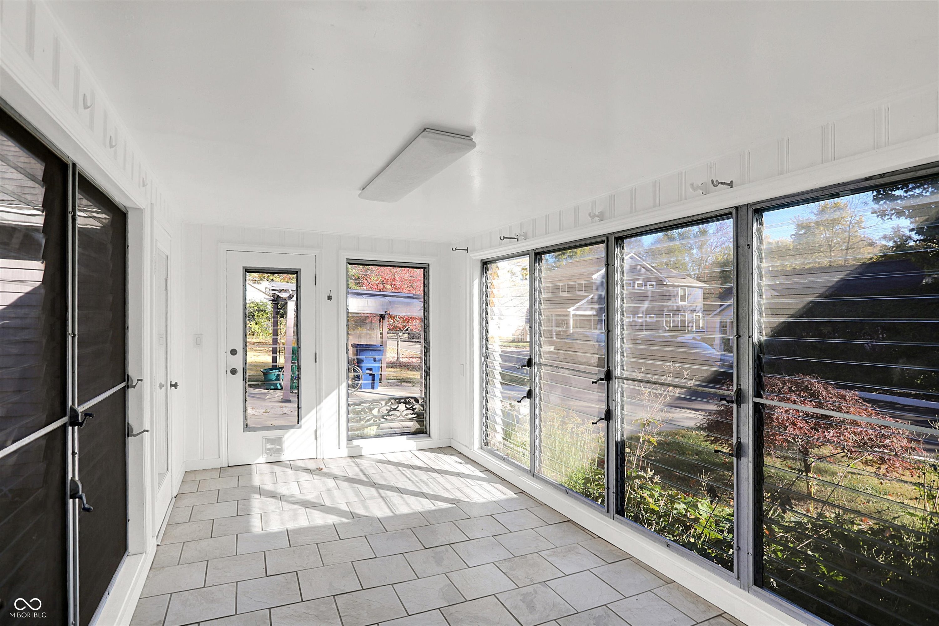 Zionsville, Indiana, 46077, United States, 3 Bedrooms Bedrooms, ,2 BathroomsBathrooms,Residential,For Sale,1981212