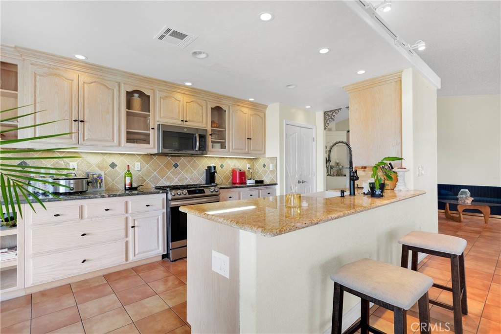 Victorville, California, 92395, United States, 4 Bedrooms Bedrooms, ,2 BathroomsBathrooms,Residential,For Sale,1927294