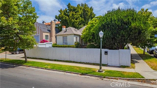 Los Angeles, California, 90024, United States, 3 Bedrooms Bedrooms, ,2 BathroomsBathrooms,Residential,For Sale,1868627
