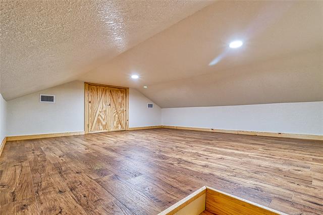 Eufaula, Oklahoma, 74432, United States, 3 Bedrooms Bedrooms, ,3 BathroomsBathrooms,Residential,For Sale,1987326