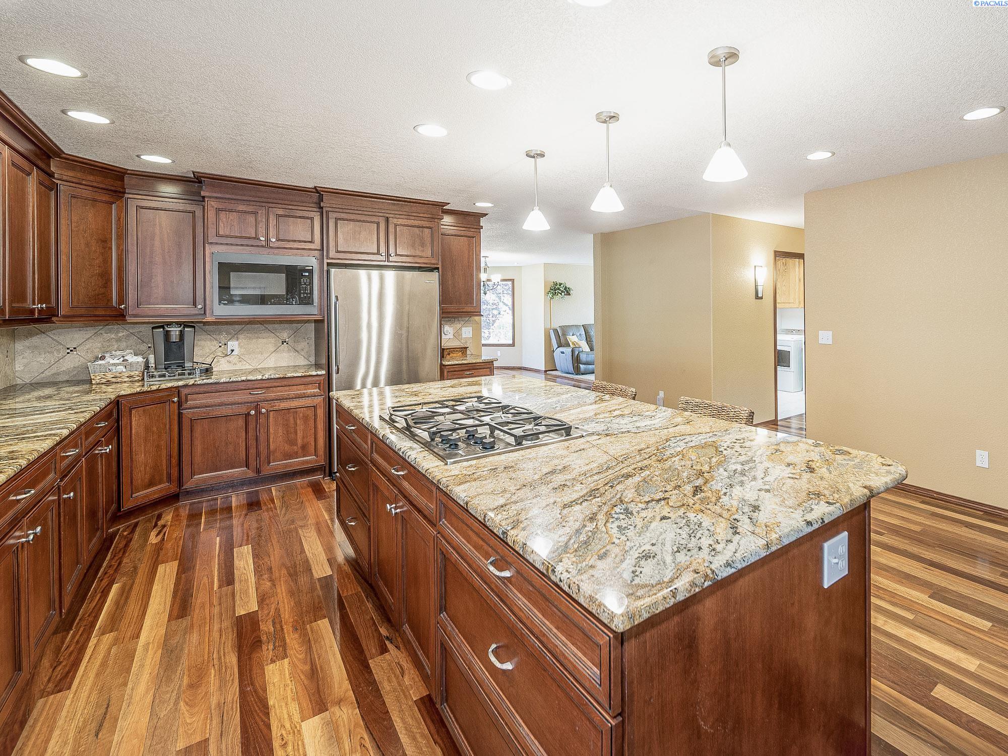Yakima, Washington, 98908-0000, United States, 4 Bedrooms Bedrooms, ,2 BathroomsBathrooms,Residential,For Sale,1827891