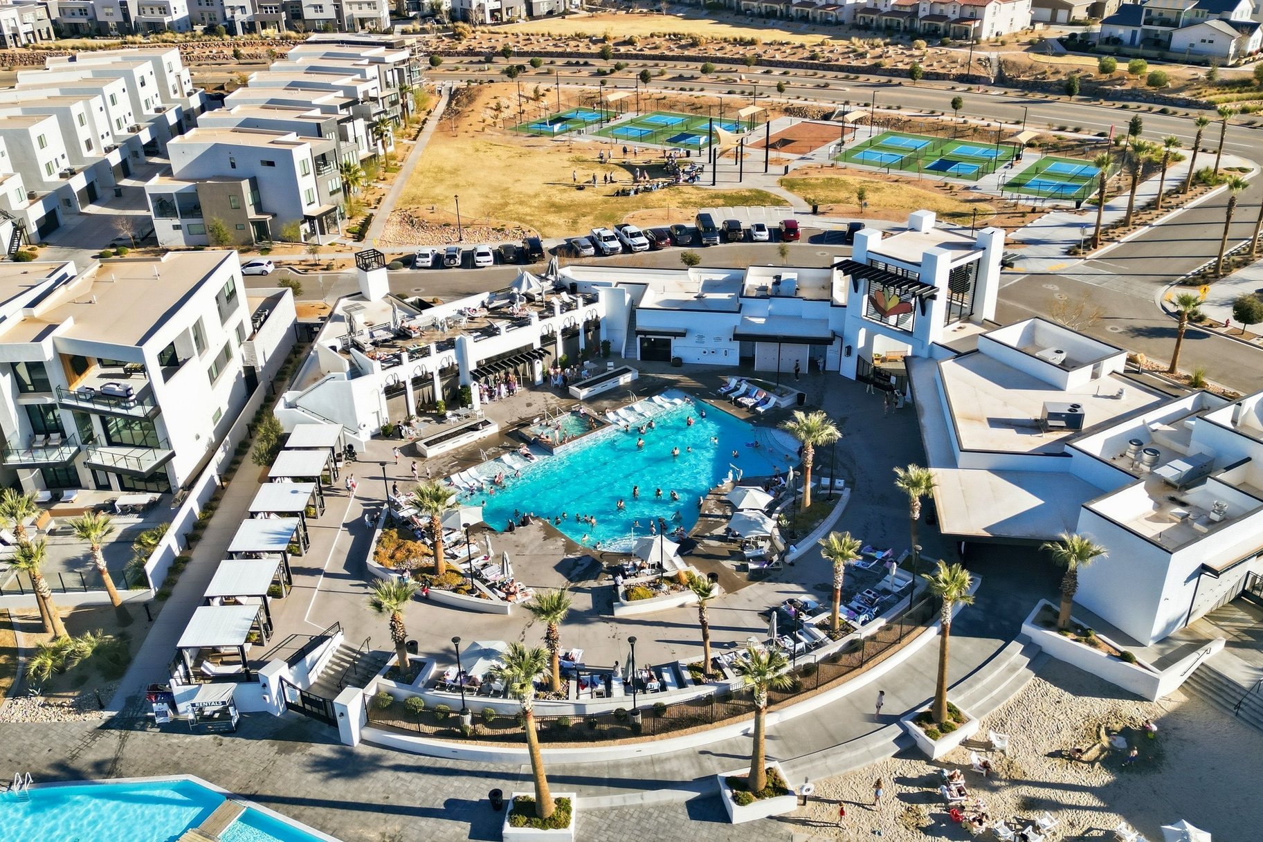  Top-Floor Desert Color Retreat With Lagoon Access & Views - 物件實景