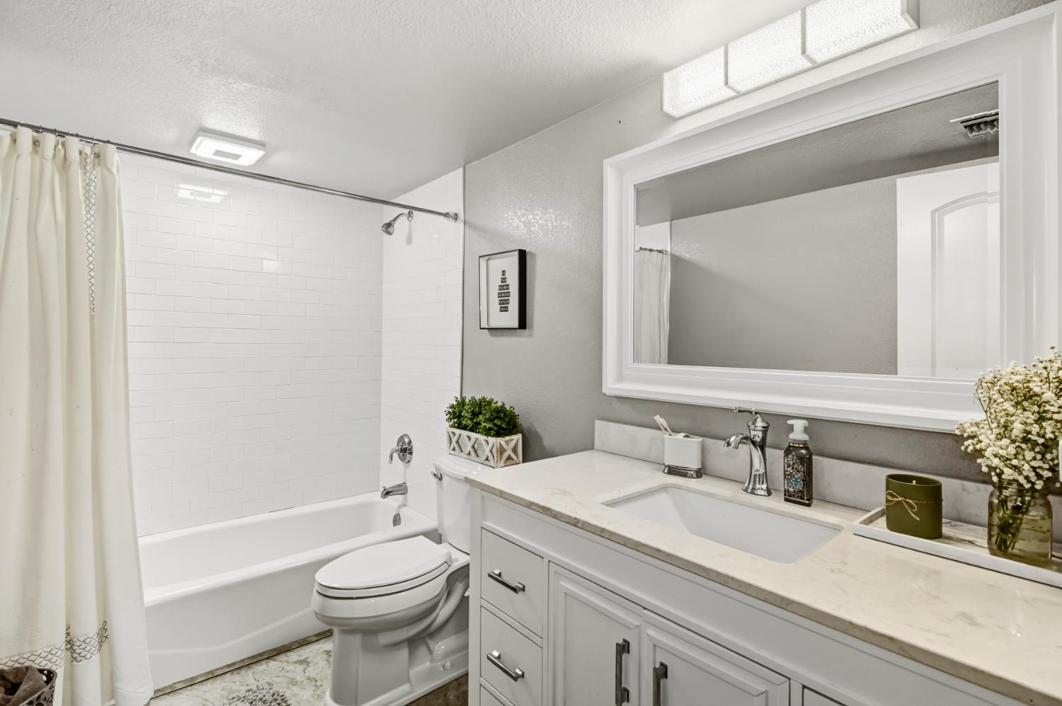 Elk Grove, California, 95624, United States, 4 Bedrooms Bedrooms, ,4 BathroomsBathrooms,Residential,For Sale,1987629