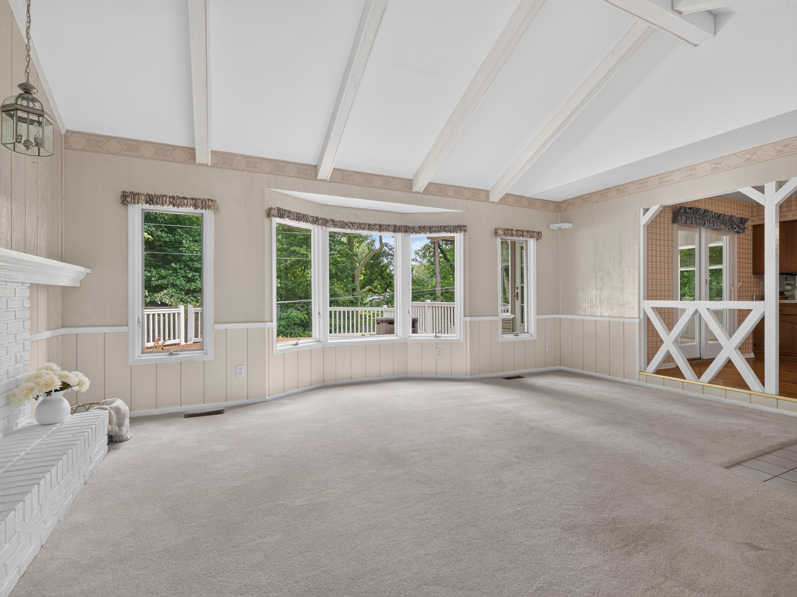  Well-Maintained 4 Bedroom Home on a Beautifully Landscaped Lot - 物件實景