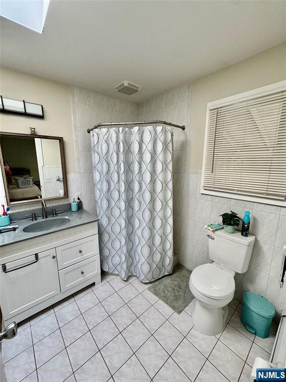 Clifton, New Jersey, 07014, United States, 4 Bedrooms Bedrooms, ,3 BathroomsBathrooms,Residential,For Sale,1937697