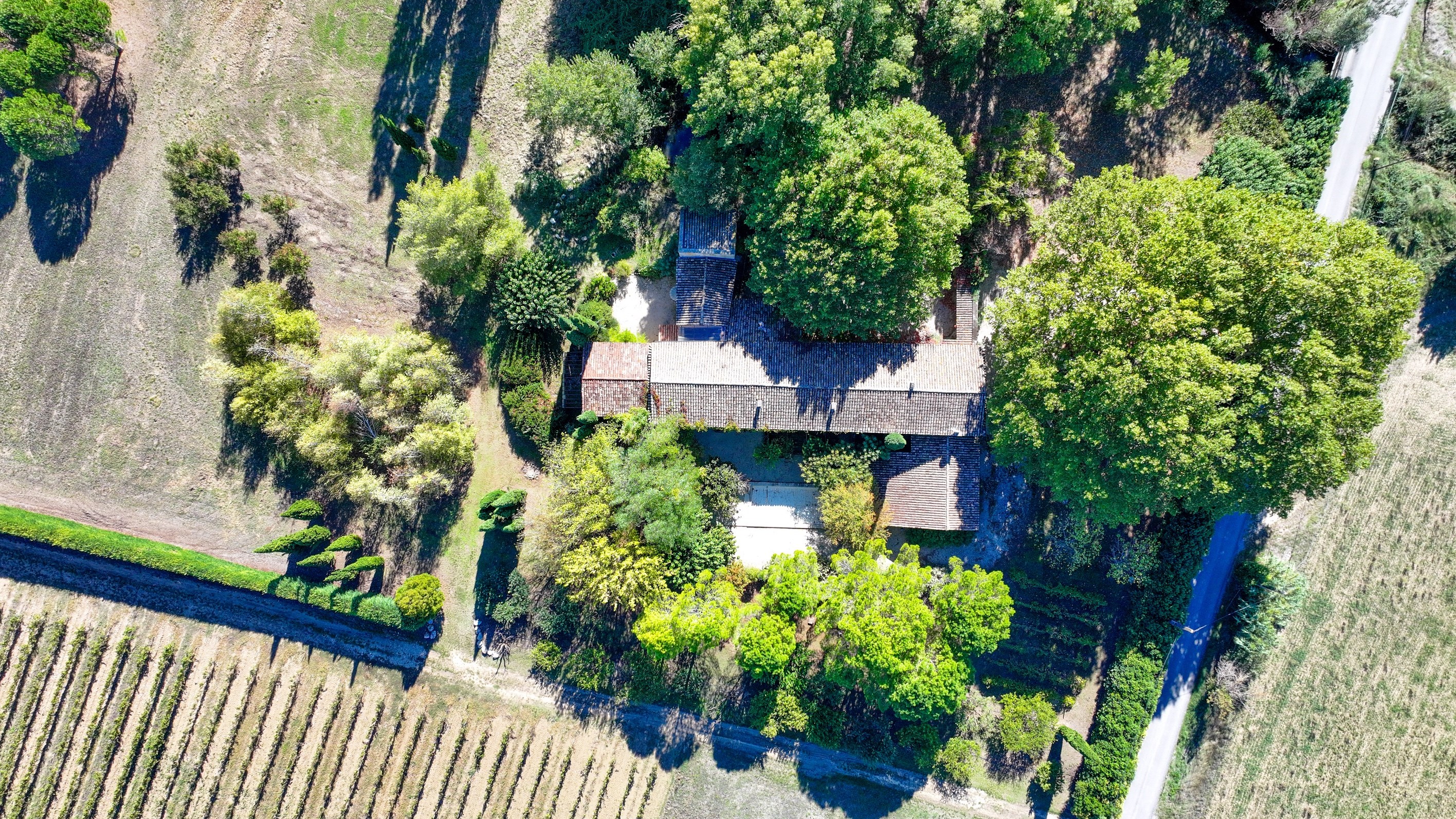  18th-century farmhouse, swimming pool, and 2 hectares of land - 物件實景