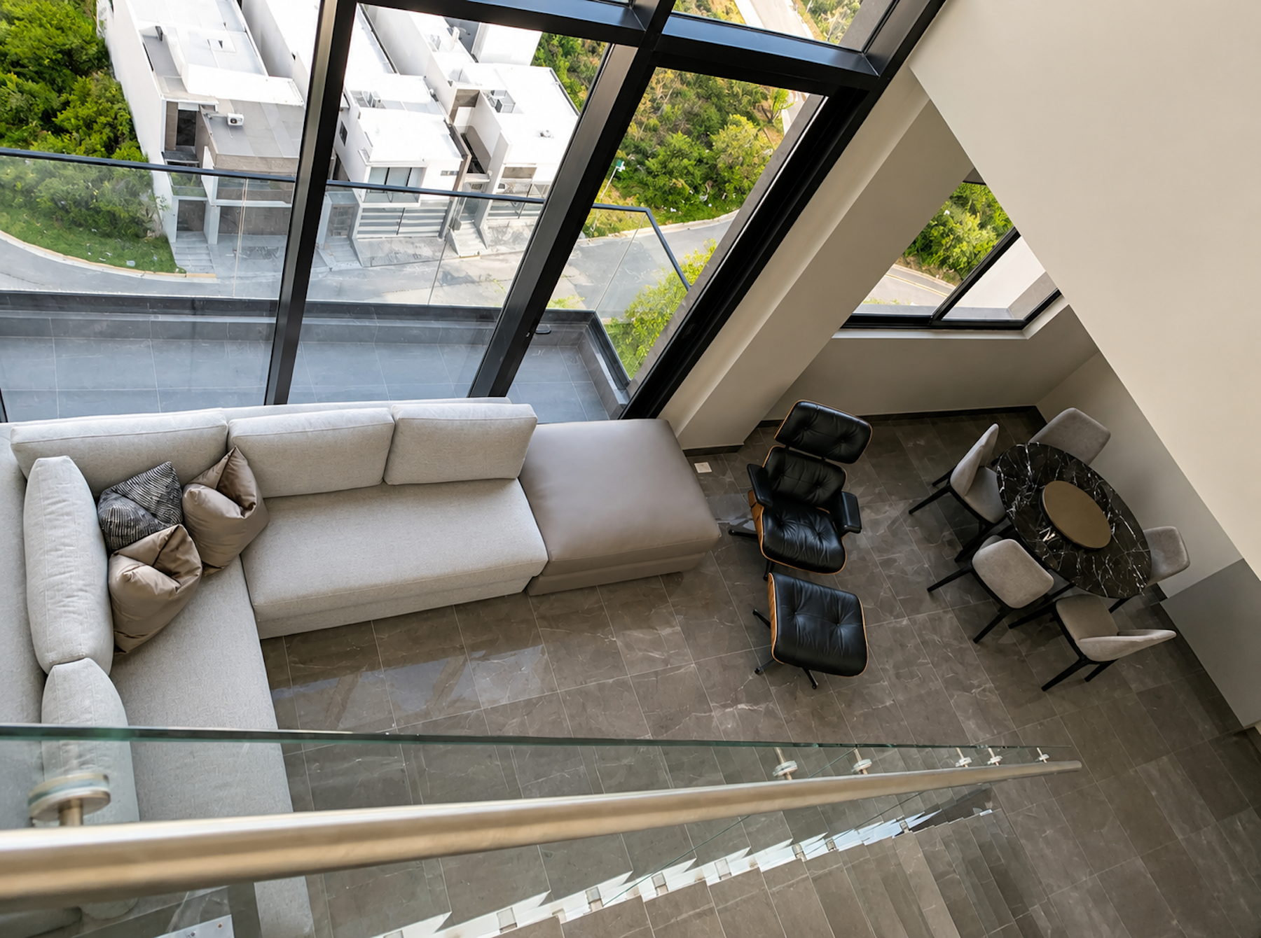  Double-Height Residence with Panoramic Views - 物件實景