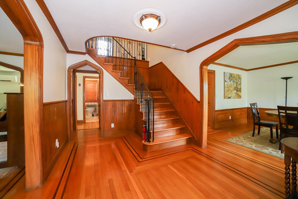 Worcester, Massachusetts, 01609, United States, 5 Bedrooms Bedrooms, ,4 BathroomsBathrooms,Residential,For Sale,1907639