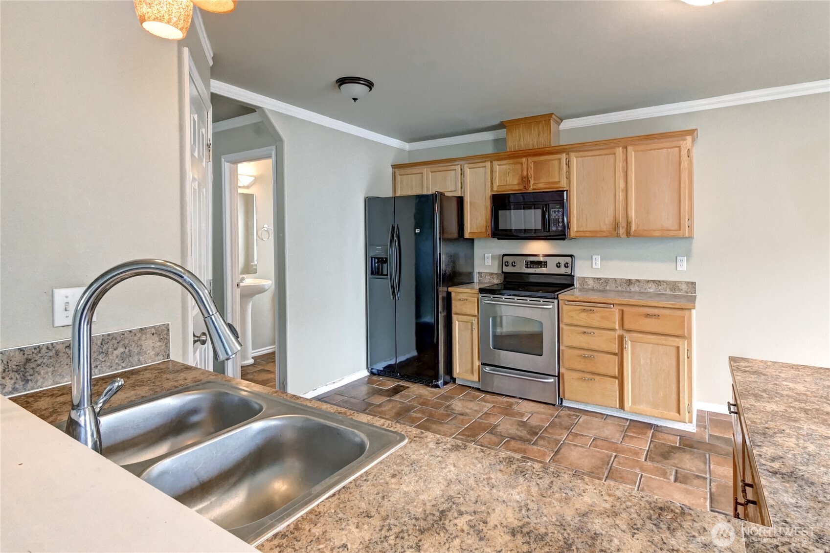 Covington, Washington, 98042, United States, 5 Bedrooms Bedrooms, ,3 BathroomsBathrooms,Residential,For Sale,2002094