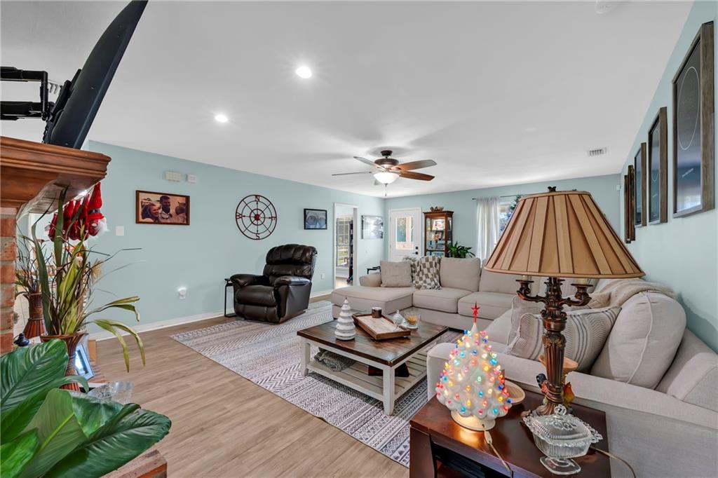 Grand Bay, Alabama, 36541, United States, 5 Bedrooms Bedrooms, ,3 BathroomsBathrooms,Residential,For Sale,2000990