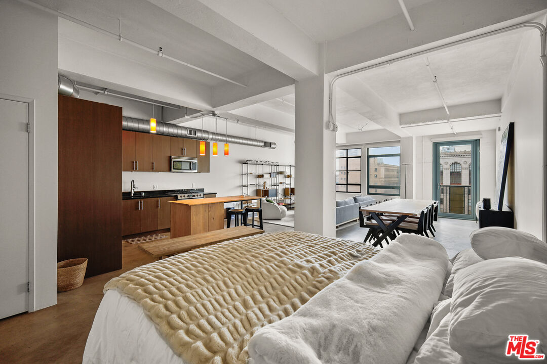 Los Angeles, California, 90014, United States, 1 Bedroom Bedrooms, ,1 BathroomBathrooms,Residential,For Sale,1705578
