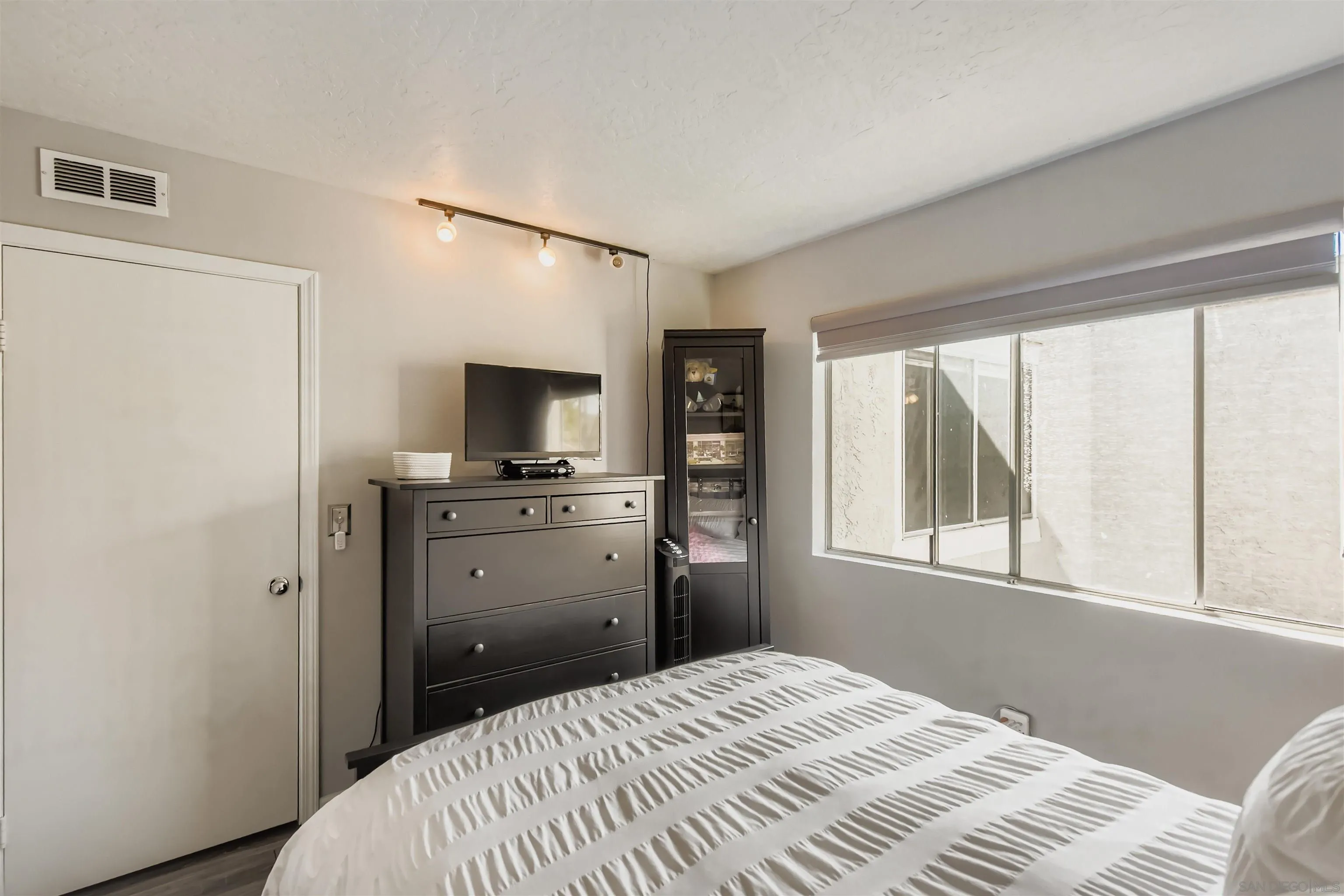 San Diego, California, 92124, United States, 4 Bedrooms Bedrooms, ,3 BathroomsBathrooms,Residential,For Sale,1911364