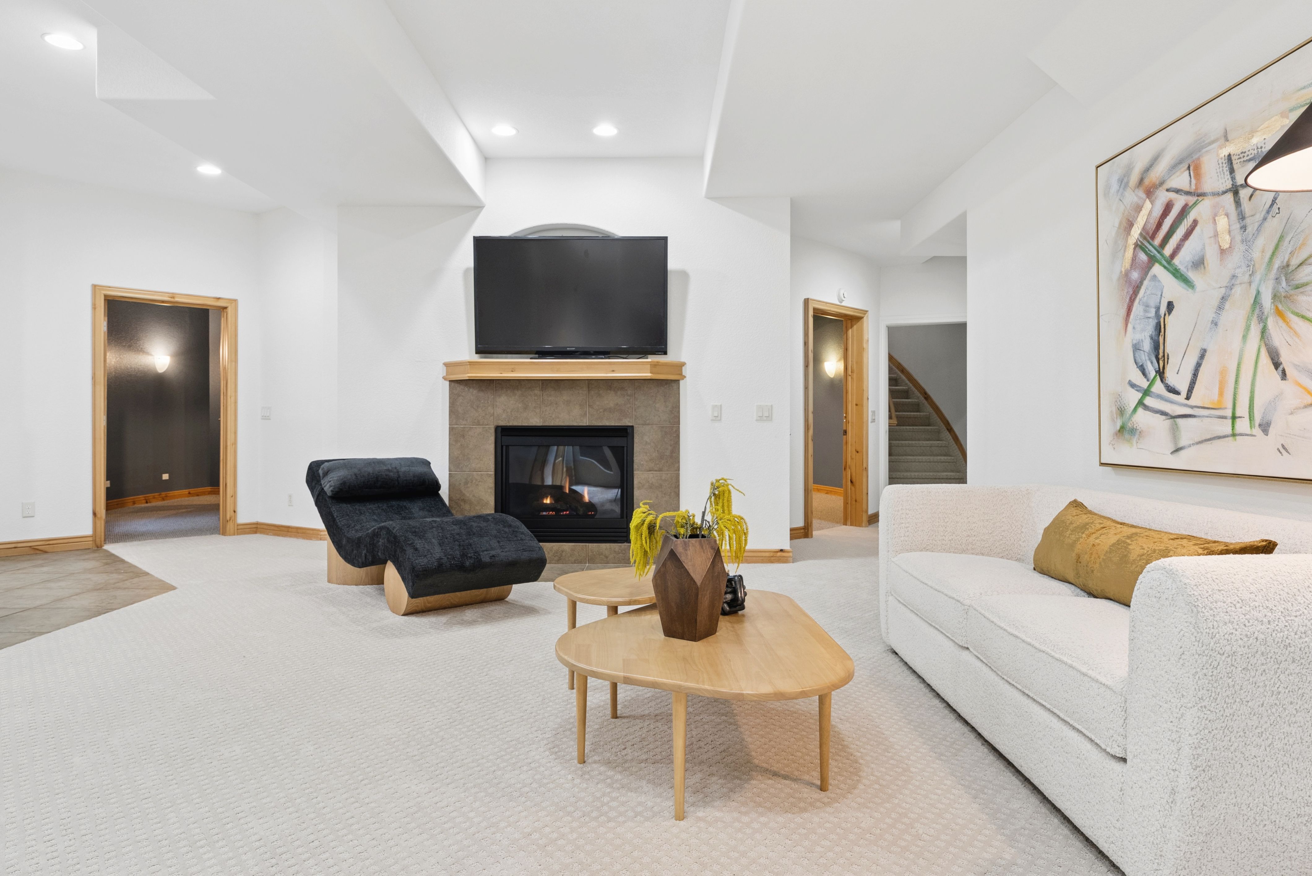  2895 S Cook Street  Finished Walkout Home - 物件實景