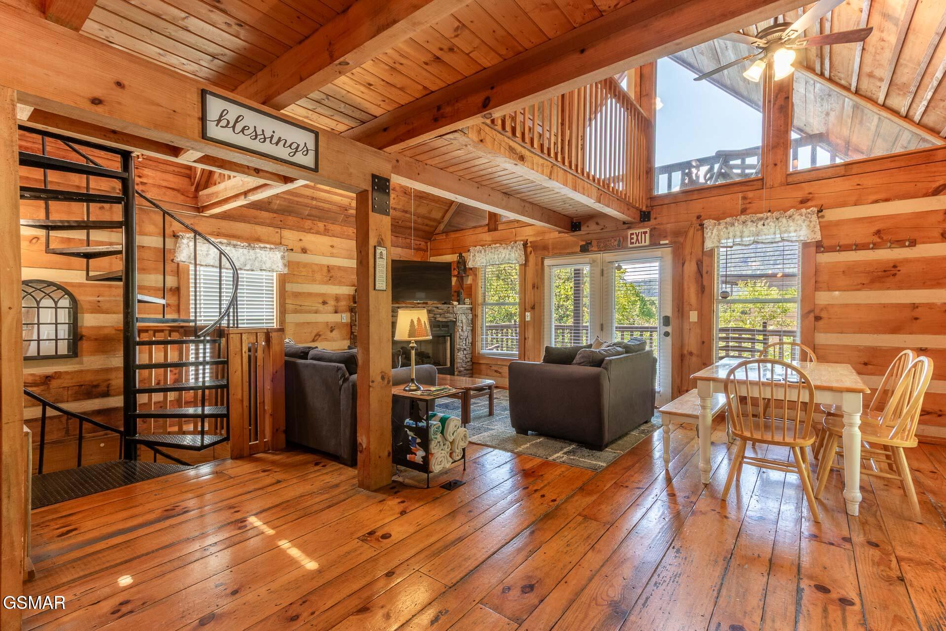 Sevierville, Tennessee, 37876, United States, 2 Bedrooms Bedrooms, ,3 BathroomsBathrooms,Residential,For Sale,1977438