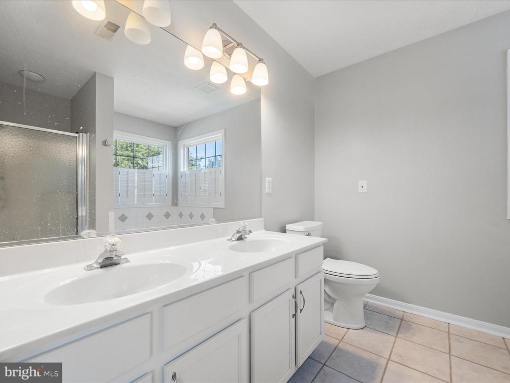 Stephens City, Virginia, 22655, United States, 4 Bedrooms Bedrooms, ,4 BathroomsBathrooms,Residential,For Sale,1905716