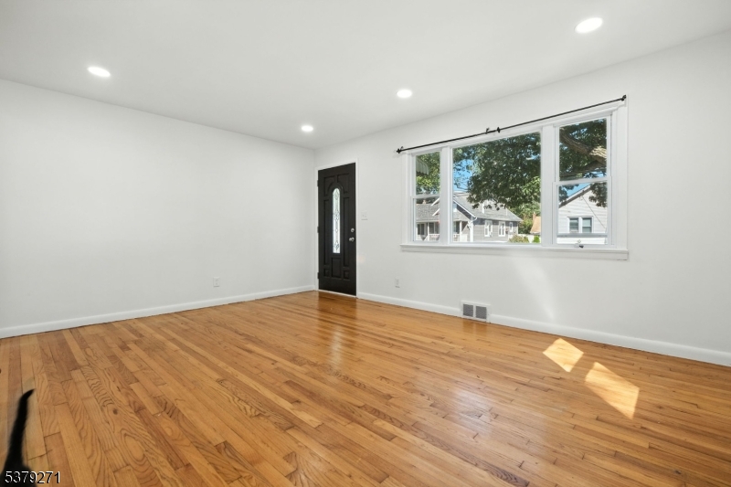 Kenilworth Boro, New Jersey, 07033-2046, United States, 3 Bedrooms Bedrooms, ,3 BathroomsBathrooms,Residential,For Sale,1977476