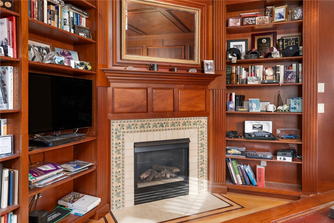 East Greenwich, Rhode Island, 02818, United States, 5 Bedrooms Bedrooms, ,7 BathroomsBathrooms,Residential,For Sale,1940425
