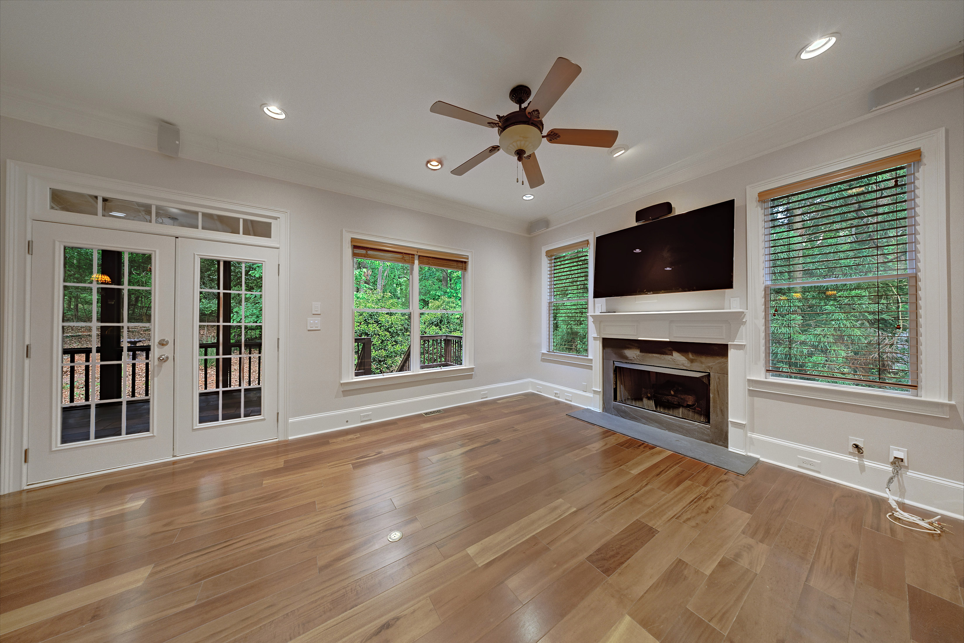  Sandy Springs Townhome Lives Like a Single Family Residence - 物件實景