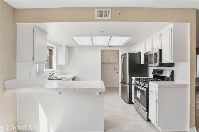 Brea, California, 92821, United States, 2 Bedrooms Bedrooms, ,3 BathroomsBathrooms,Residential,For Sale,1963215