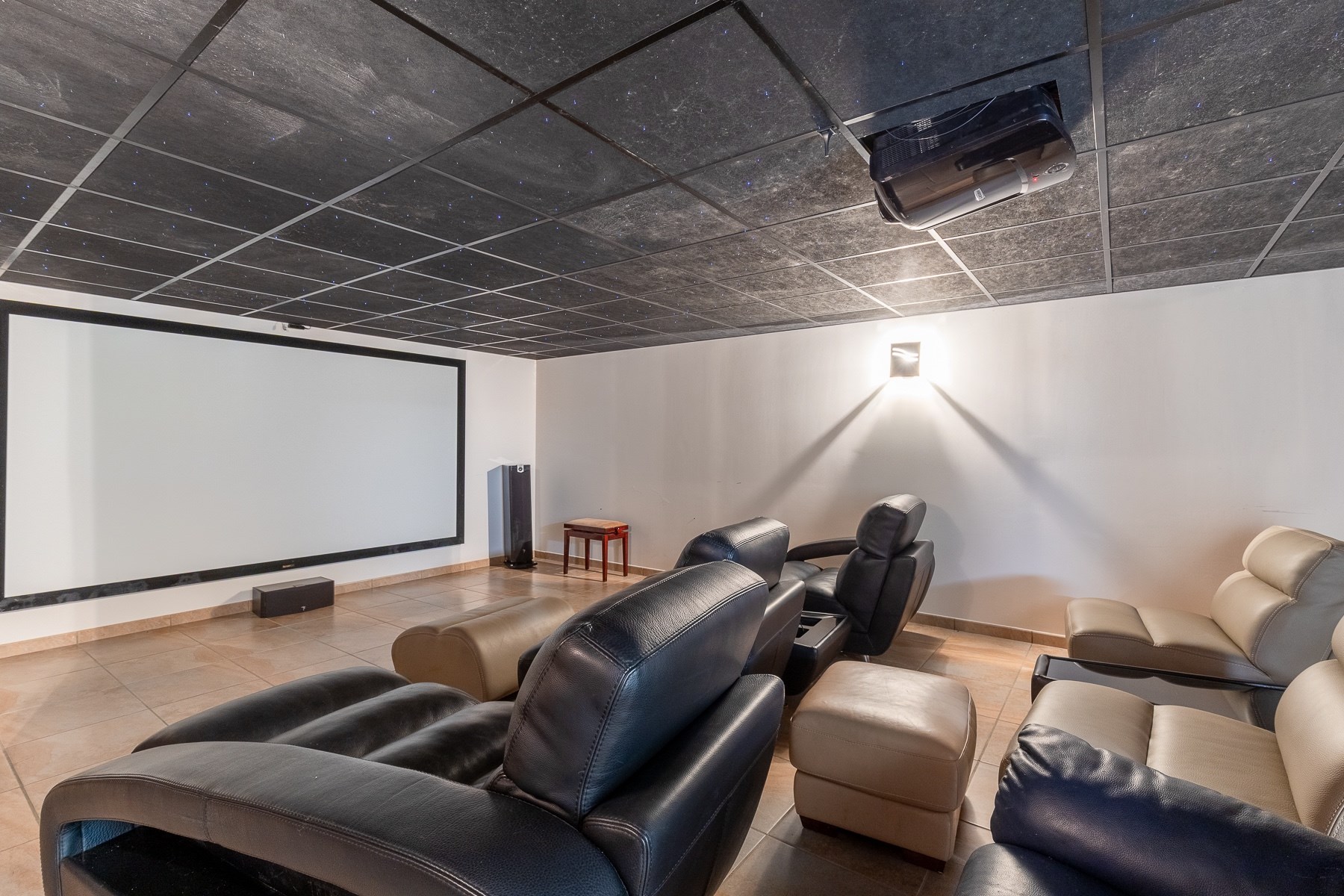  A superb, recently built property with exceptional features. - 物件實景