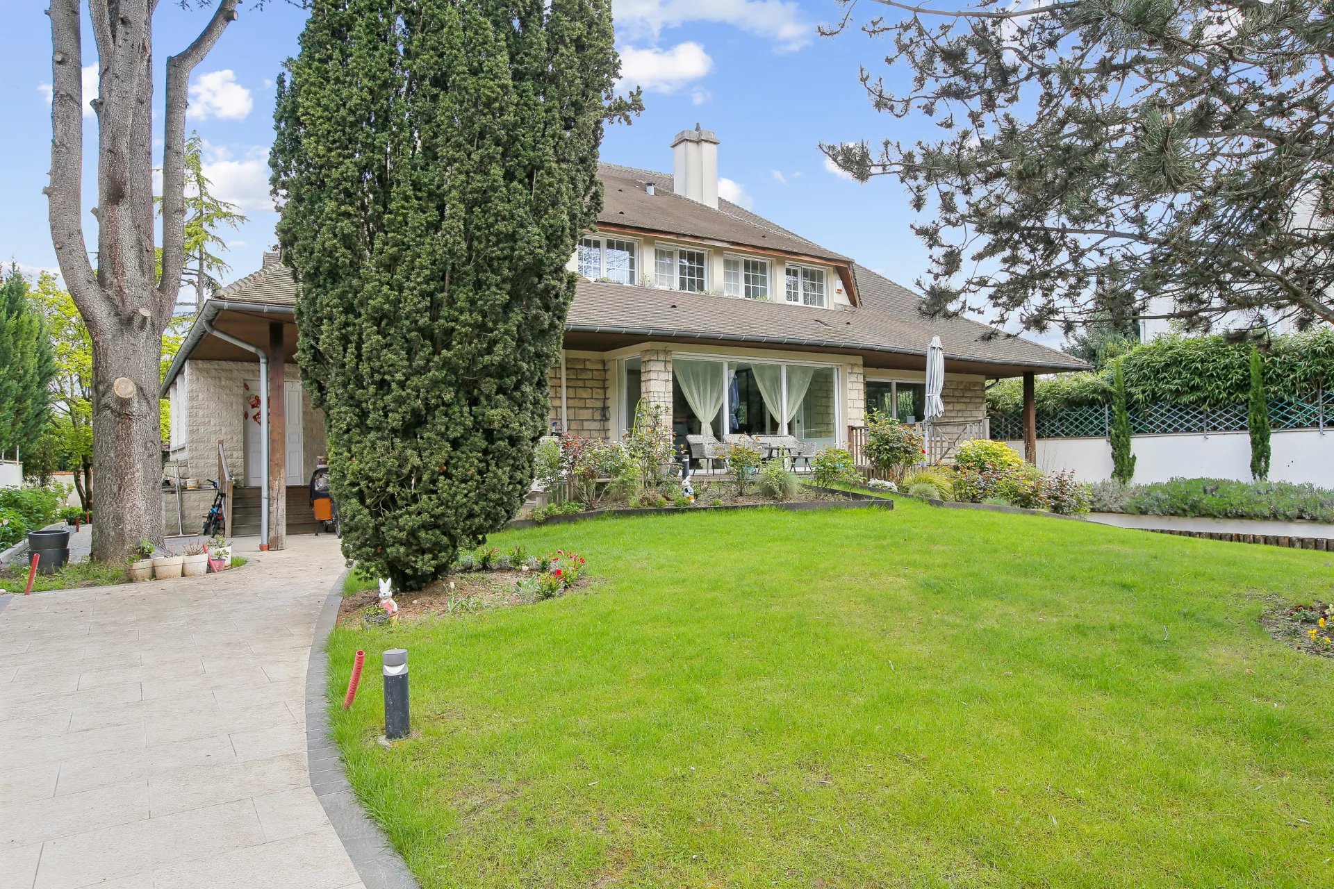 La Varenne-Saint-Hilaire, Île-de-France, 94210, FR, 5 Bedrooms Bedrooms, ,3 BathroomsBathrooms,Residential,For Sale,1995939