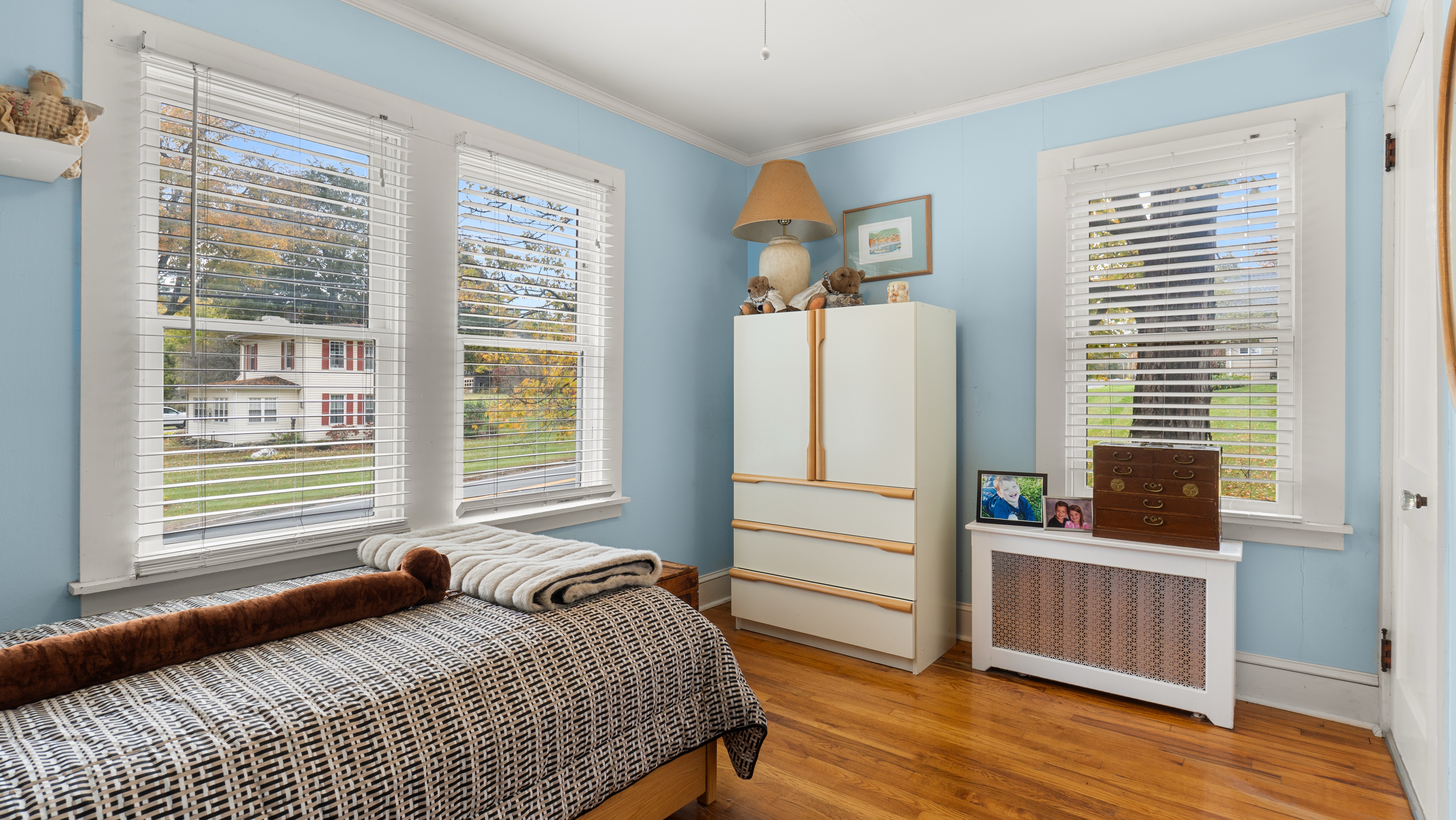  Charming Dutch Colonial in Lovely Lee Location - 物件實景