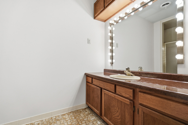 Middlesboro, Kentucky, 40965, United States, 3 Bedrooms Bedrooms, ,2 BathroomsBathrooms,Residential,For Sale,2012565