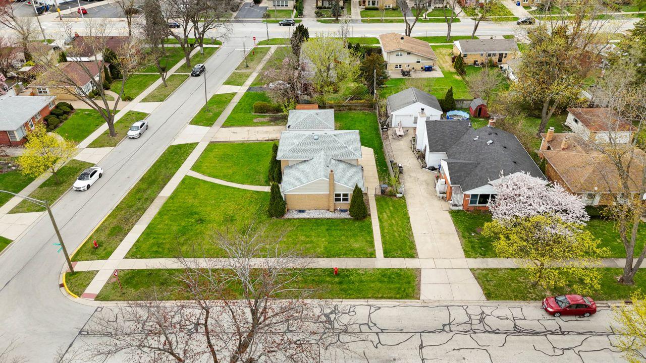 Des Plaines, Illinois, 60016, United States, 4 Bedrooms Bedrooms, ,2 BathroomsBathrooms,Residential,For Sale,1826836