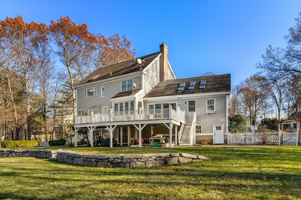 Northbridge, Massachusetts, 01534, United States, 4 Bedrooms Bedrooms, ,4 BathroomsBathrooms,Residential,For Sale,1991368