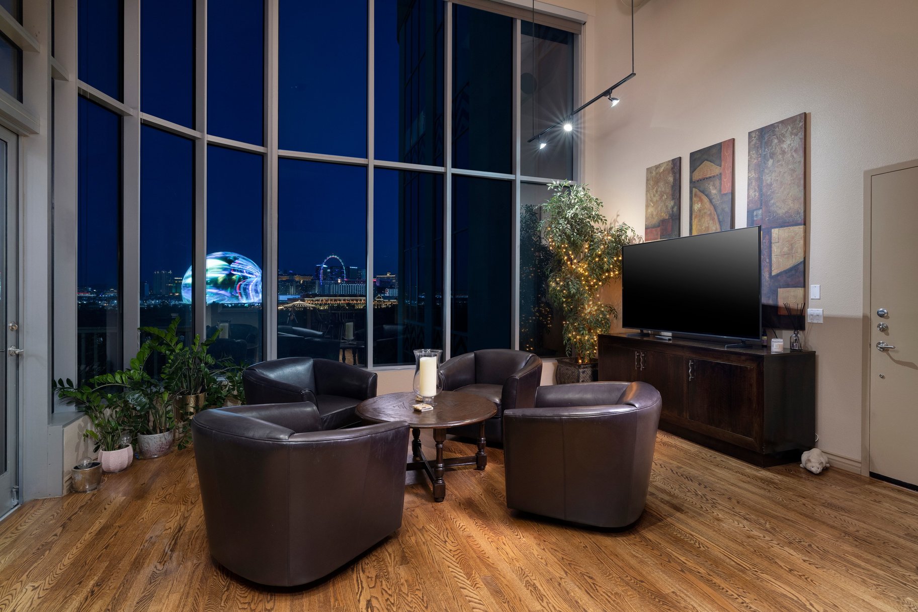  From Sunrise to Neon: Unrivaled Views of the Strip, Sphere & Valley Beyond - 物件實景