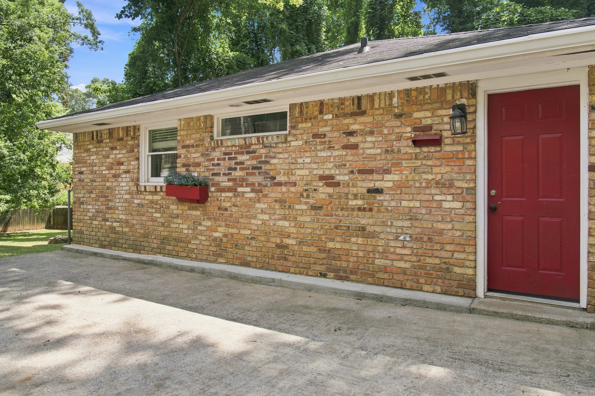  Brick Ranch in the Heart of Kirkwood - 物件實景