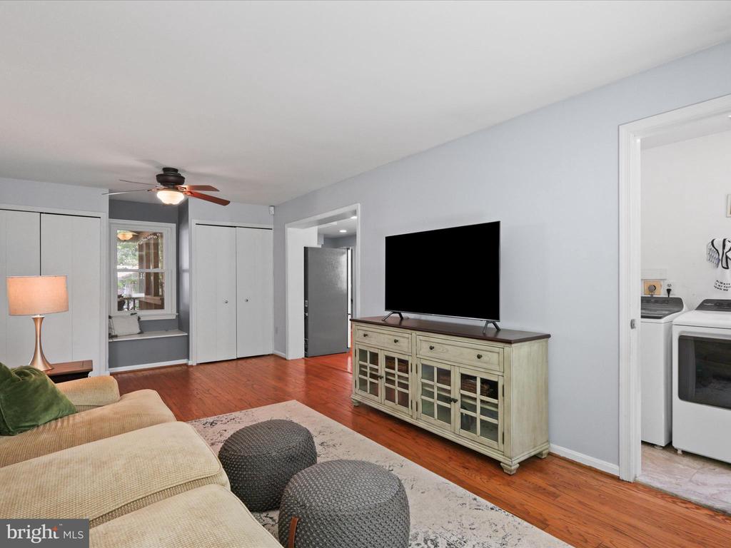 Springfield, Virginia, 22152, United States, 4 Bedrooms Bedrooms, ,3 BathroomsBathrooms,Residential,For Sale,1921904
