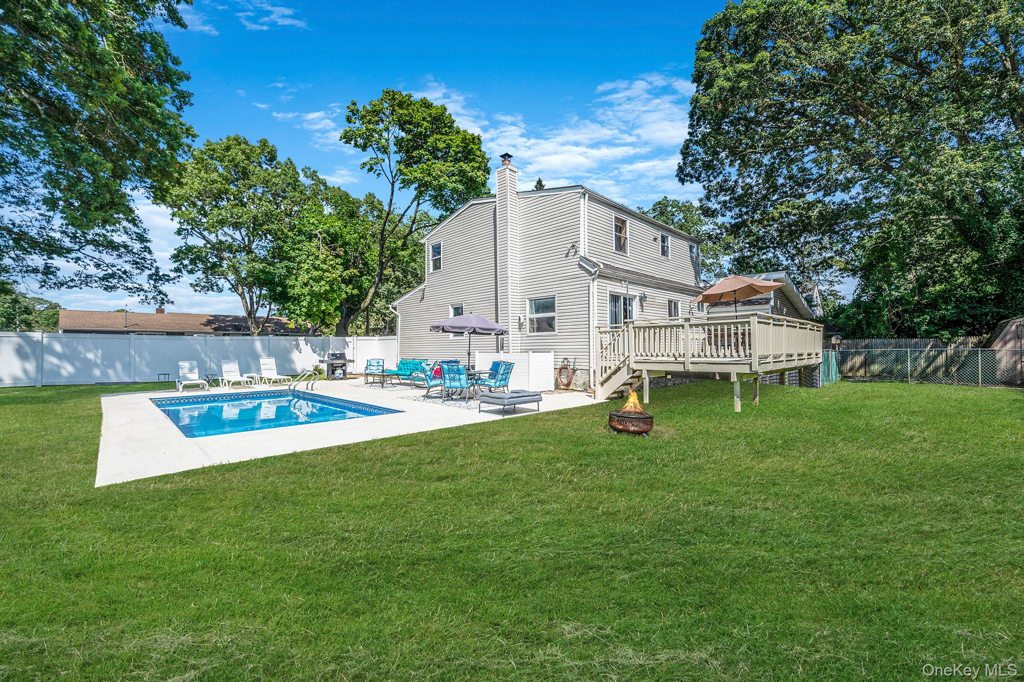West Islip, New York, 11795, United States, 4 Bedrooms Bedrooms, ,4 BathroomsBathrooms,Residential,For Sale,1925742