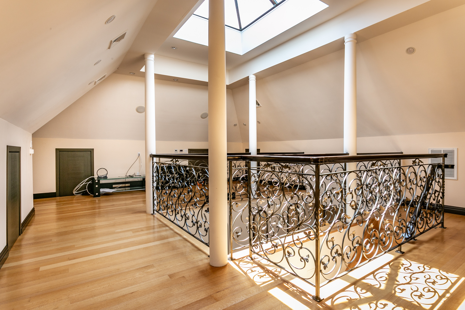  ?GREEK REVIVAL CENTER HALL COLONIAL? - 物件實景