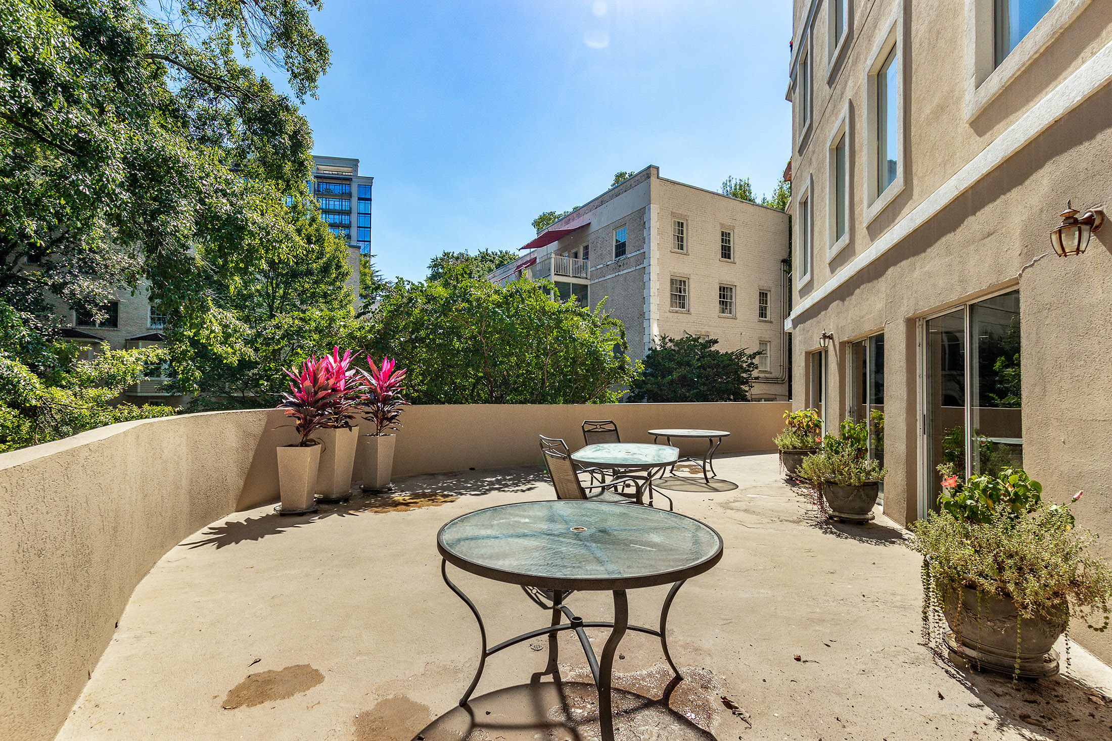  Stunning Designer-renovated Condo Minutes from Atlanta