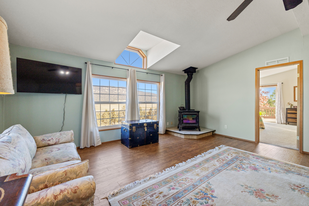 KLAMATH FALLS, Oregon, 97603, United States, 3 Bedrooms Bedrooms, ,2 BathroomsBathrooms,Residential,For Sale,1984310