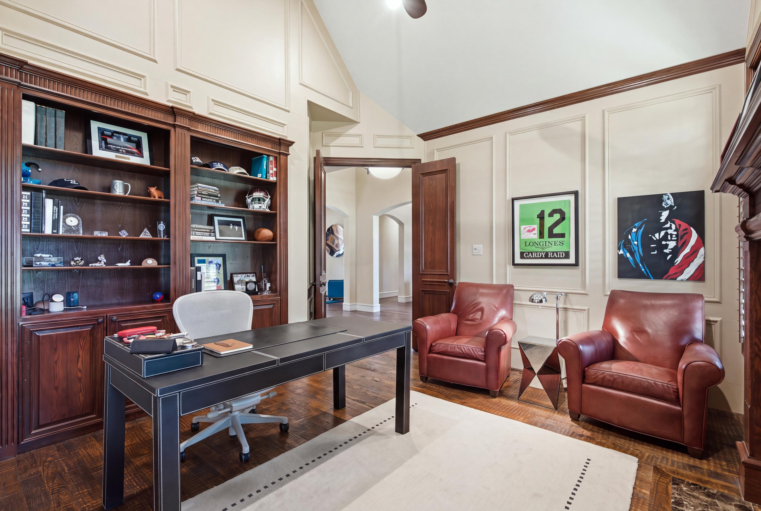  Preston Hollow Home with Pool, Primary Suite Down, 3-Car Garage & Solar - 物件實景