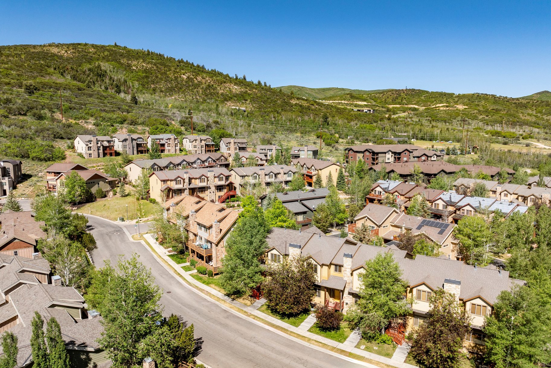  4-bedroom townhome in the Highly Desired Bear Hollow Community - 物件實景